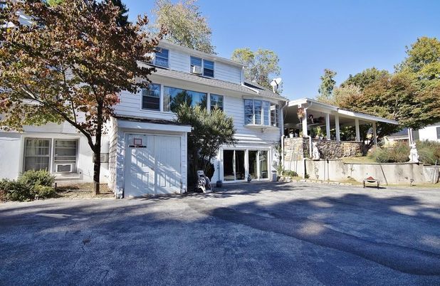 Attached, Exterior, Facade, Modern