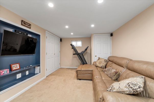 Fitness Equipment, Interior, Living room, Recessed Lighting