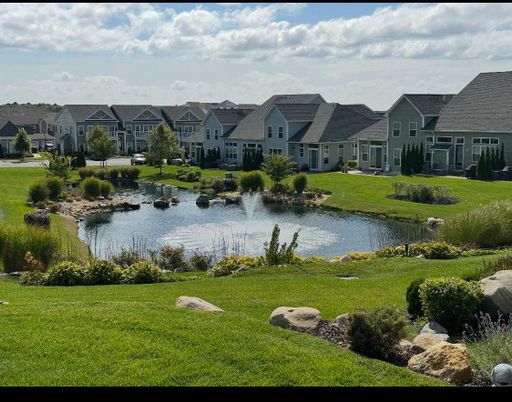 Exterior, Lake