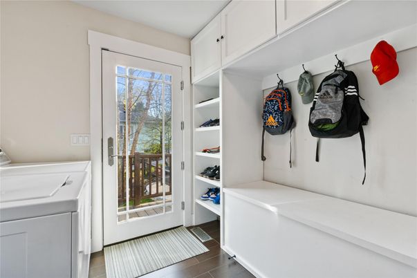 Interior, Utility Closets, Washer, Wood Texture Flooring