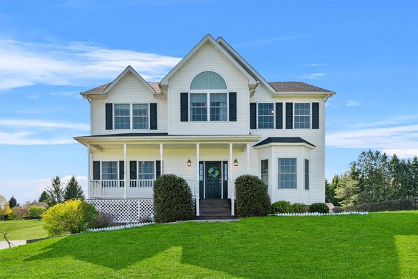 Exterior, Facade, Farmhouse