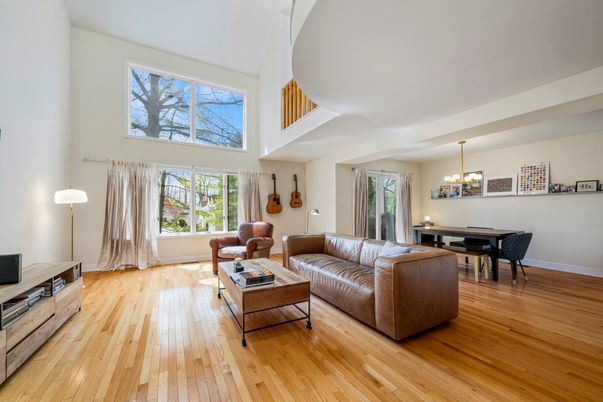 Chandelier, Dining room, Interior, Living room, Pendant Lights, Wood Texture Flooring