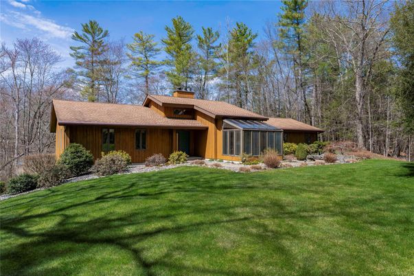 Backyard, Exterior, Facade, Solar Panels, Ranch