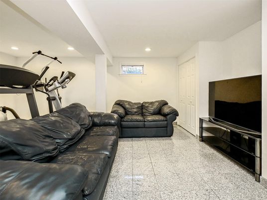 Fitness Equipment, Interior, Living room, Recessed Lighting