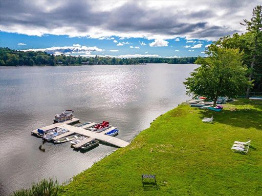 Exterior, Lake