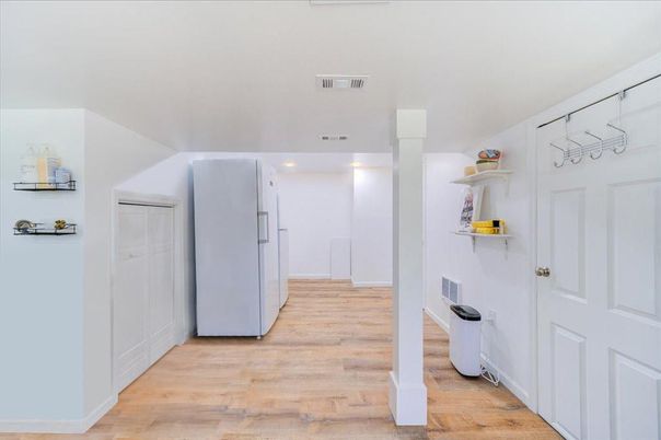 Interior, Recessed Lighting, Wood Texture Flooring