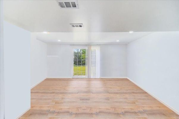Empty room, Interior, Recessed Lighting, Wood Texture Flooring