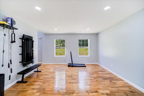 Fitness Equipment, Interior, Recessed Lighting, Wood Texture Flooring