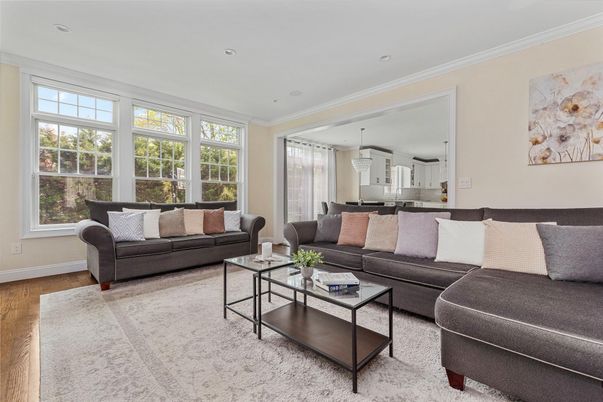 Interior, Living room, Pendant Lights, Recessed Lighting, Wood Texture Flooring
