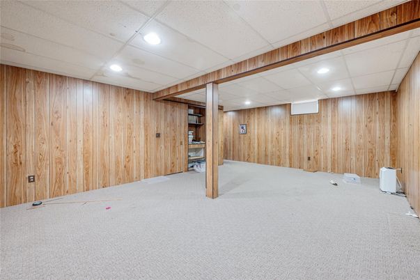 Empty room, Interior, Recessed Lighting, Wooden Walls