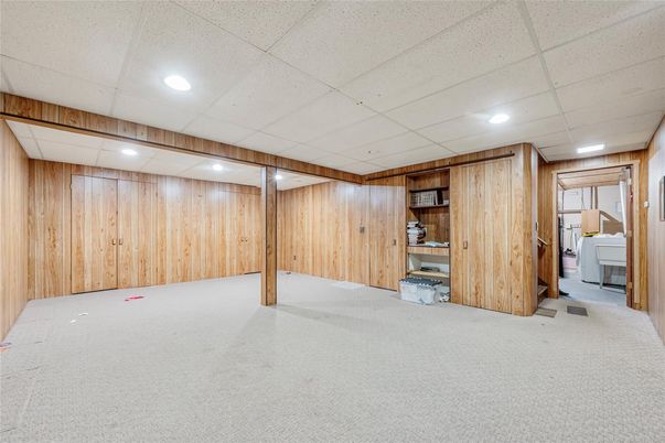 Empty room, Interior, Recessed Lighting, Washer, Wooden Walls