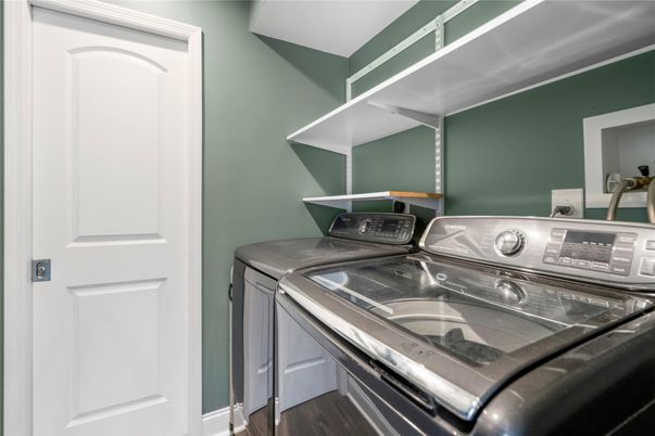 Interior, Washer, Wood Texture Flooring