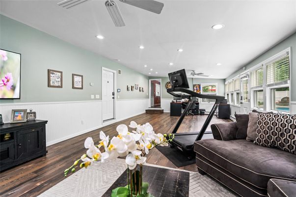 Fitness Equipment, Interior, Recessed Lighting, Wood Texture Flooring