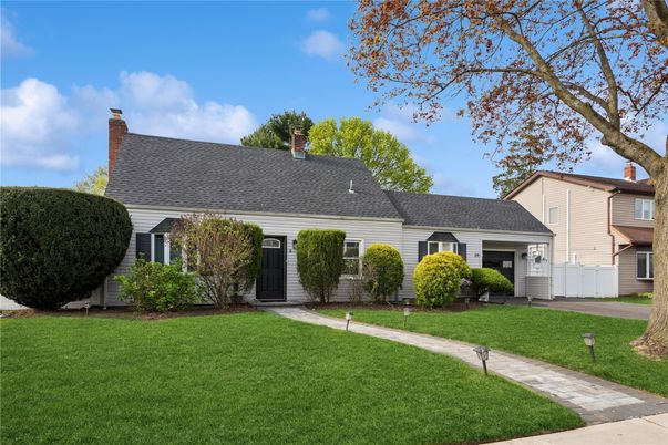 Backyard, Exterior, Facade, Cape Cod