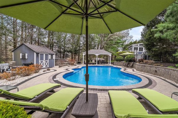 Exterior, Pool