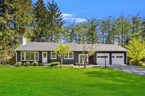 Attached, Exterior, Facade, Cape Cod