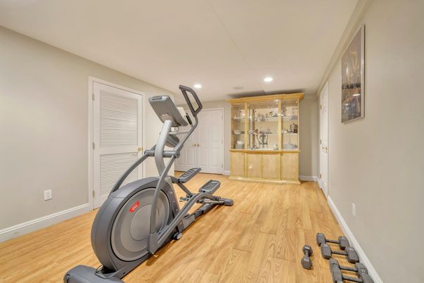 Fitness Equipment, Interior, Recessed Lighting, Wood Texture Flooring