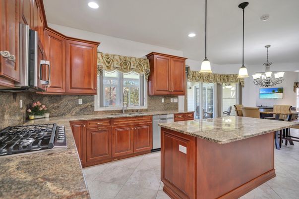Chandelier, Dining room, Interior, Kitchen, Pendant Lights, Recessed Lighting, Stainless Steel Appliances