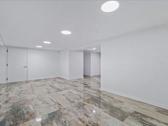 Empty room, Interior, Recessed Lighting