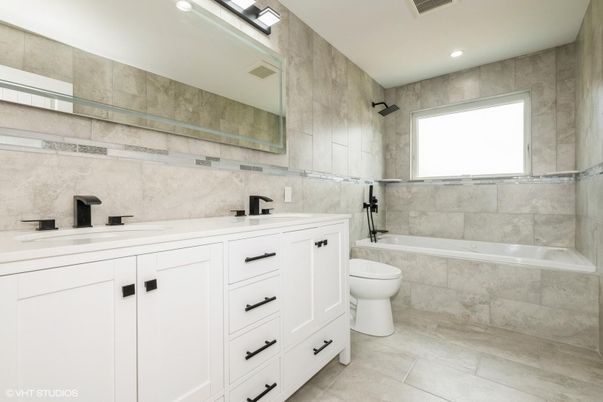 Bathroom, Dual Sink Vanities, Interior, Recessed Lighting
