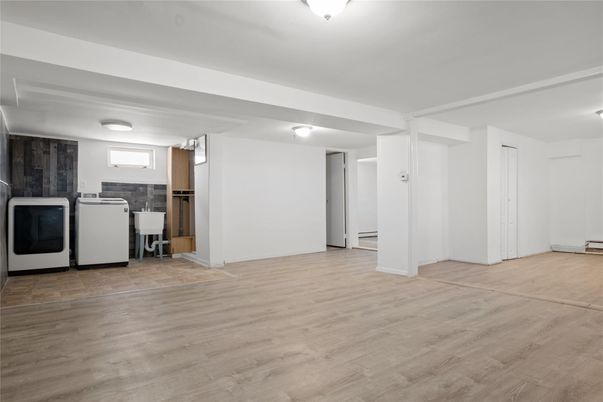 Interior, Washer, Wood Texture Flooring