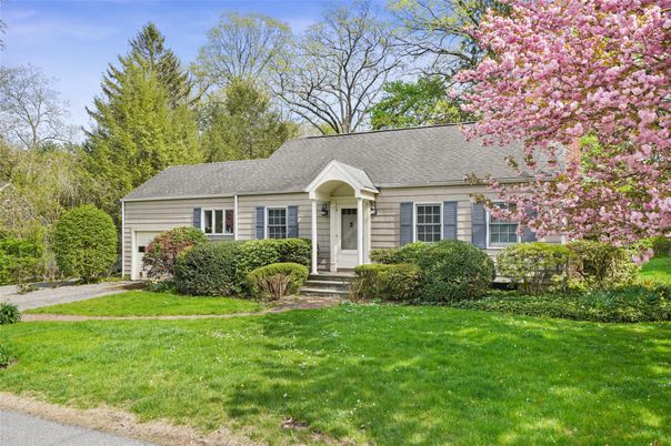 Attached, Exterior, Facade, Cape Cod