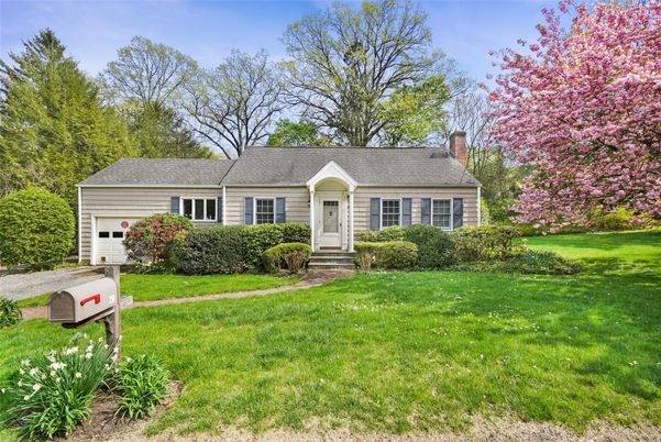 Attached, Exterior, Facade, Cape Cod