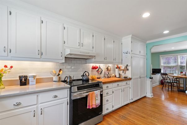 Dining room, Interior, Kitchen, Recessed Lighting, Stainless Steel Appliances, Wood Texture Flooring