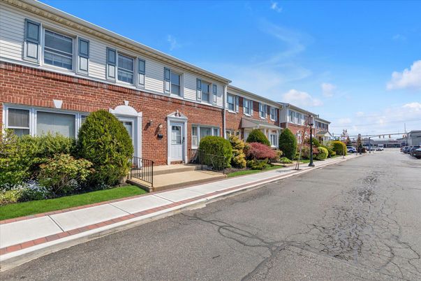 Exterior, Facade, Brick Facade, Rowhouse