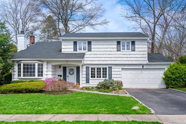 Attached, Exterior, Facade, Split Level