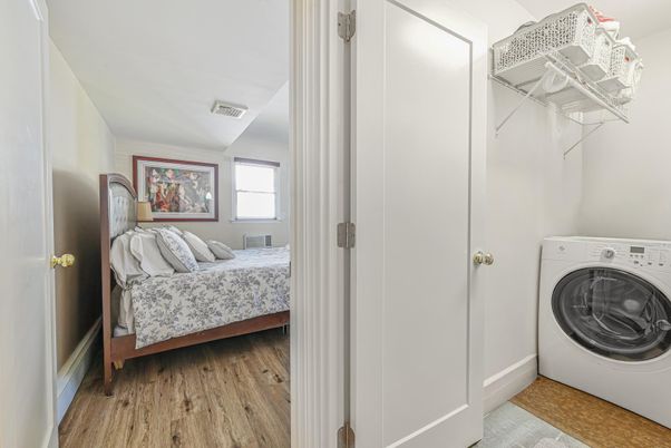 Bedroom, Interior, Washer, Wood Texture Flooring