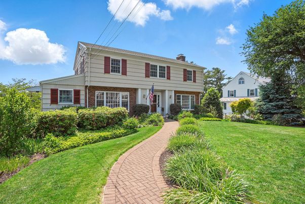 Backyard, Exterior, Facade, Brick Facade, Raised Ranch