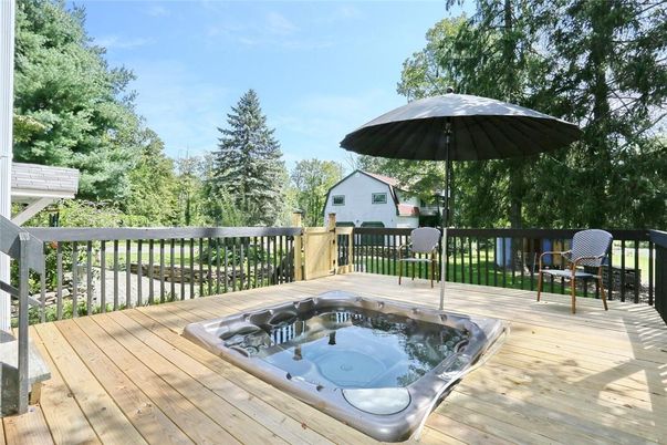 Exterior, Hot Tub