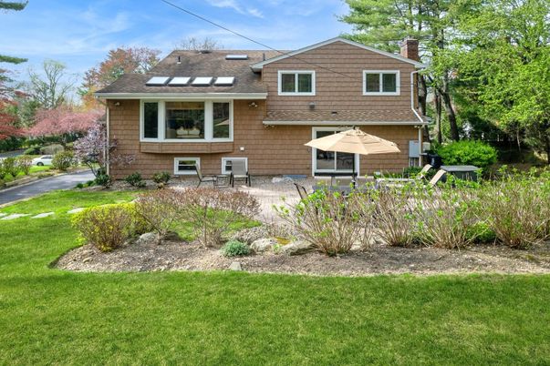 Backyard, Exterior, Facade, Raised Ranch