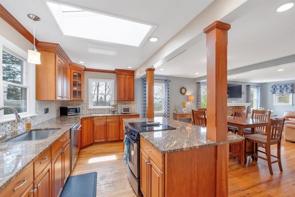 Dining room, Interior, Kitchen, Pendant Lights, Recessed Lighting, Wood Texture Flooring