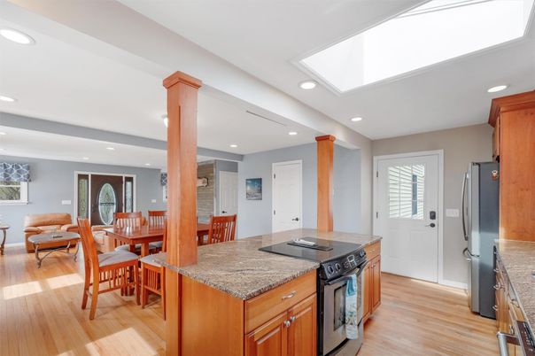 Dining room, Interior, Kitchen, Recessed Lighting, Wood Texture Flooring