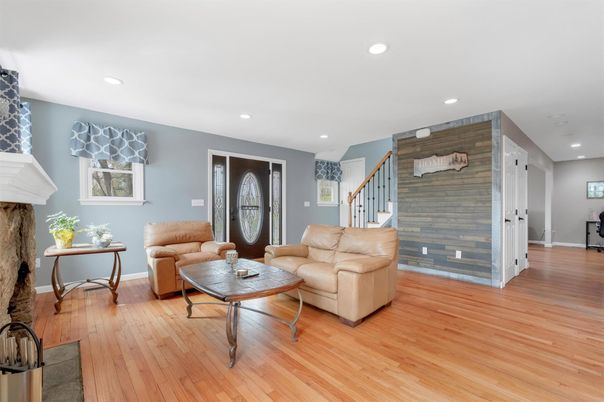 Interior, Living room, Recessed Lighting, Wood Texture Flooring