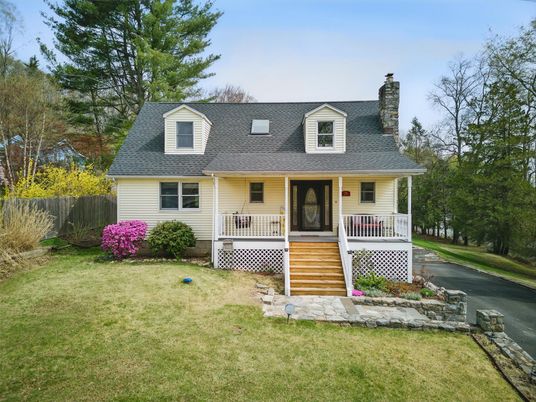 Exterior, Facade, Cape Cod