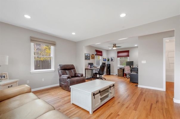 Home Office, Interior, Recessed Lighting, Wood Texture Flooring