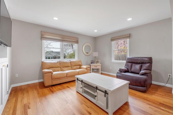 Interior, Living room, Recessed Lighting, Wood Texture Flooring