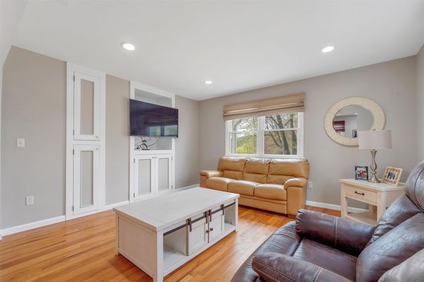 Interior, Living room, Recessed Lighting, Wood Texture Flooring
