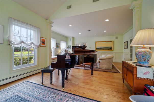 Interior, Piano, Recessed Lighting, Wood Texture Flooring