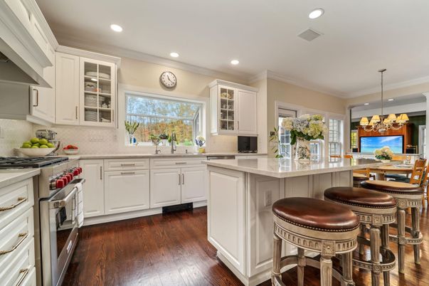 Chandelier, Dining room, Interior, Kitchen, Pendant Lights, Recessed Lighting, Wood Texture Flooring