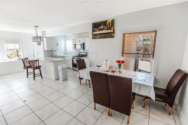 Dining room, Interior, Kitchen, Marble, Pendant Lights