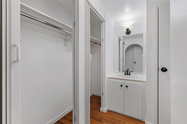 Bathroom, Interior, Walk-in Closets, Wood Texture Flooring