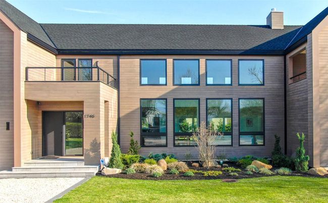 Exterior, Facade, Modern