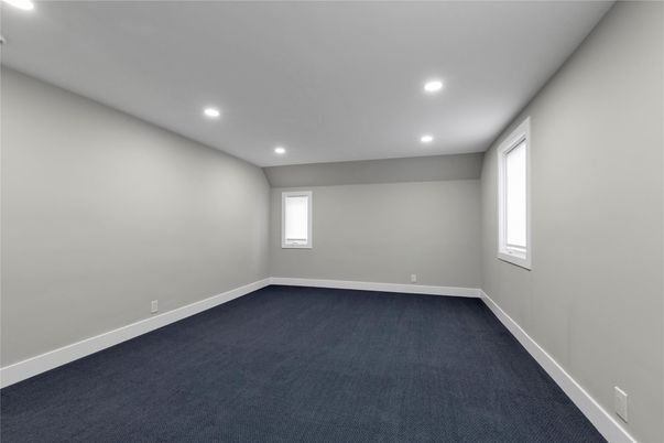 Empty room, Interior, Recessed Lighting