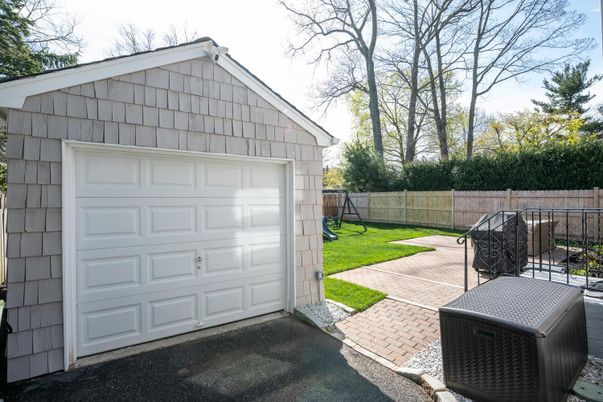 Detached Garage, Exterior