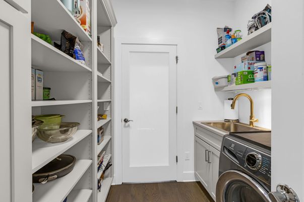 Interior, Washer, Wood Texture Flooring