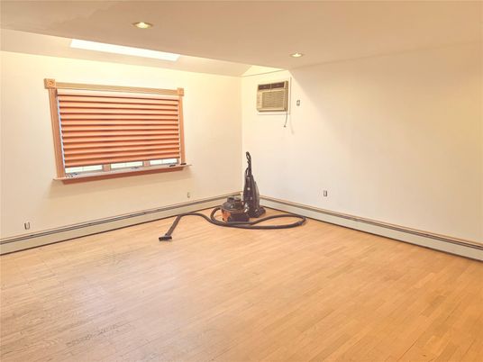 Fitness Equipment, Interior, Recessed Lighting, Wood Texture Flooring